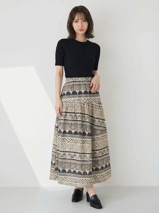 純白幾何印花鬆緊腰傘狀裙