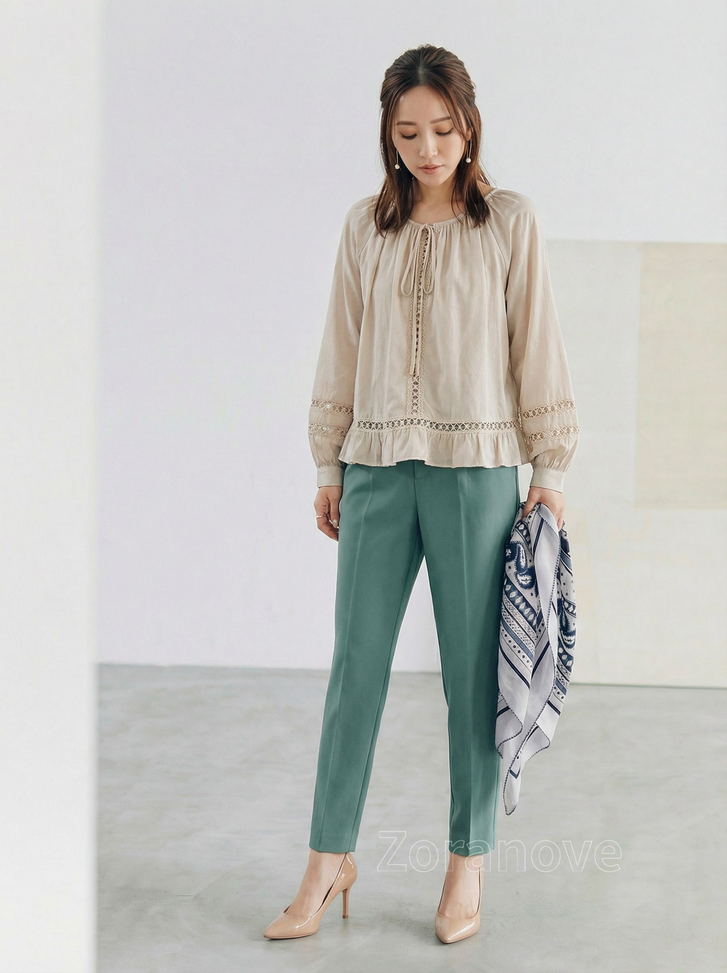 抽繩一字領蕾絲拼接荷葉邊襯衫