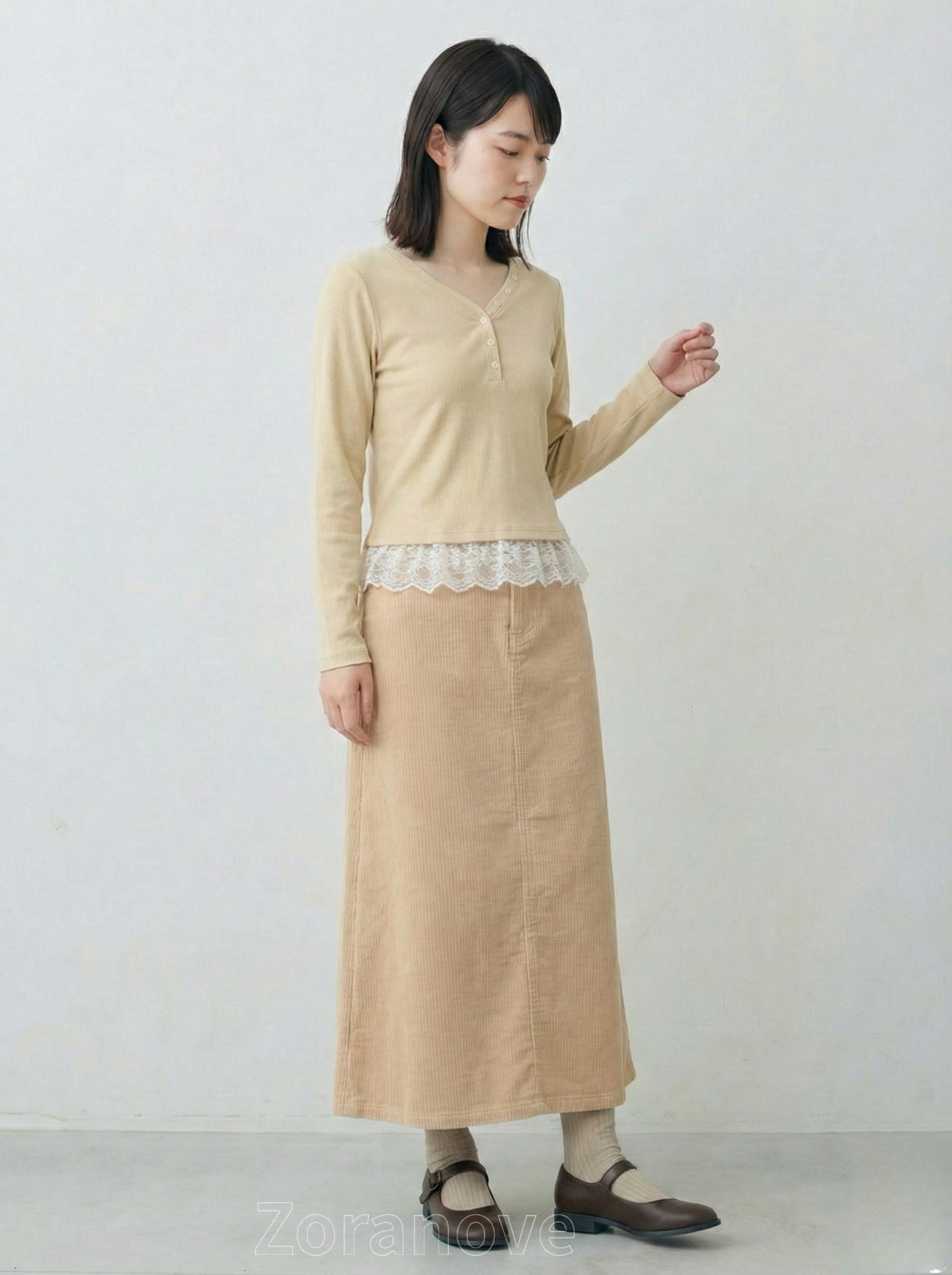 V領排扣蕾絲拼接內搭上衣