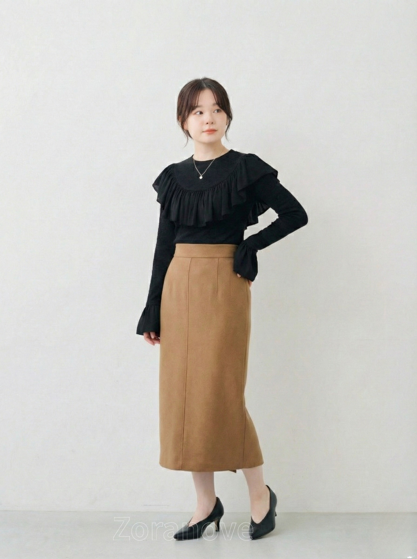 立體泡泡肩+荷葉邊褶飾修身T恤