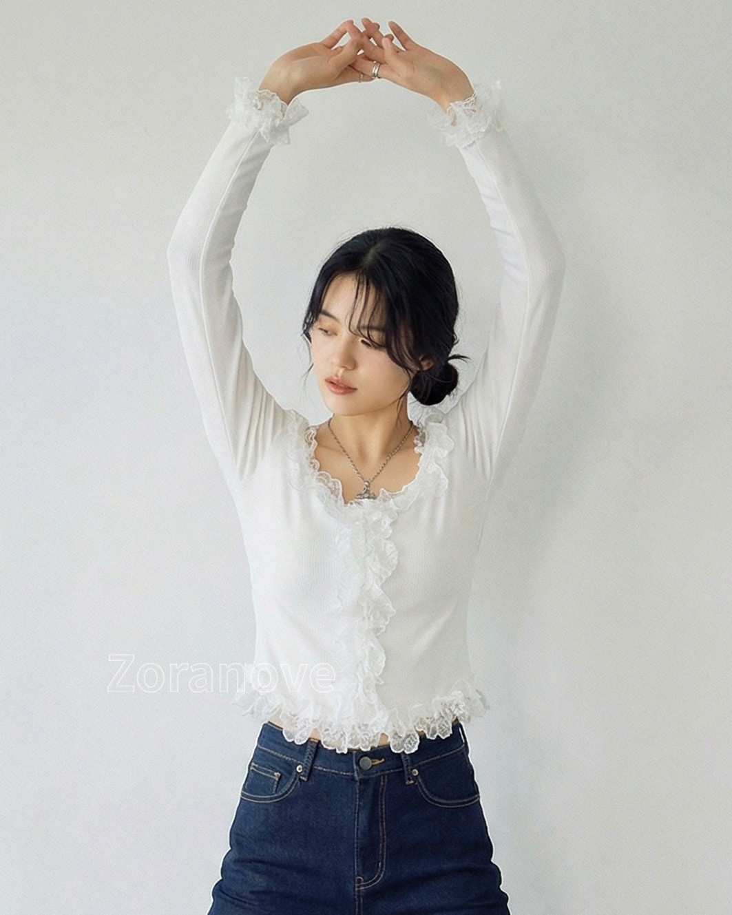 方領蕾絲滾邊修身內搭上衣