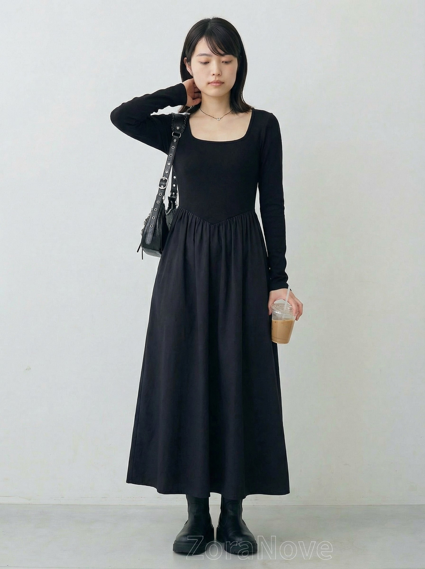 方領修身剪裁＋下擺大擺針織連身裙