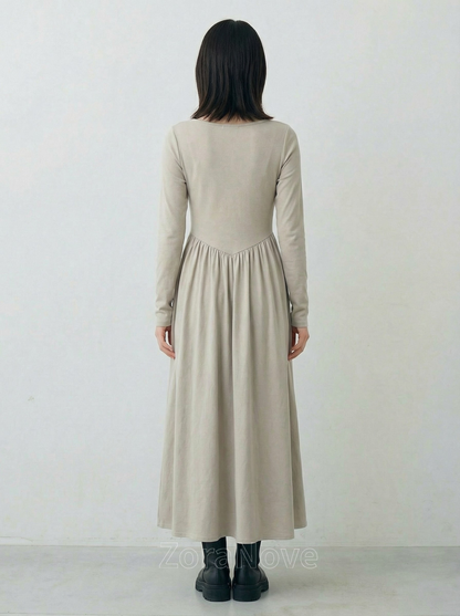 方領修身剪裁＋下擺大擺針織連身裙