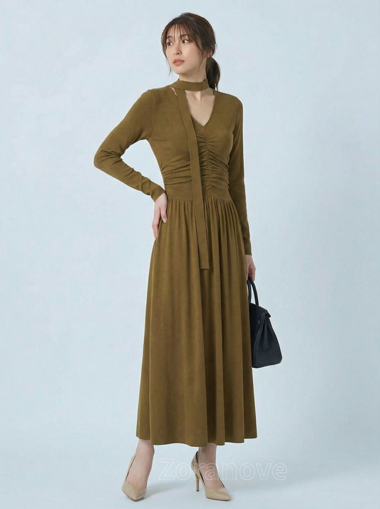 V領頸帶鏤空抽褶收腰針織洋裝