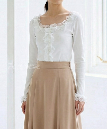 方領蕾絲滾邊修身內搭上衣