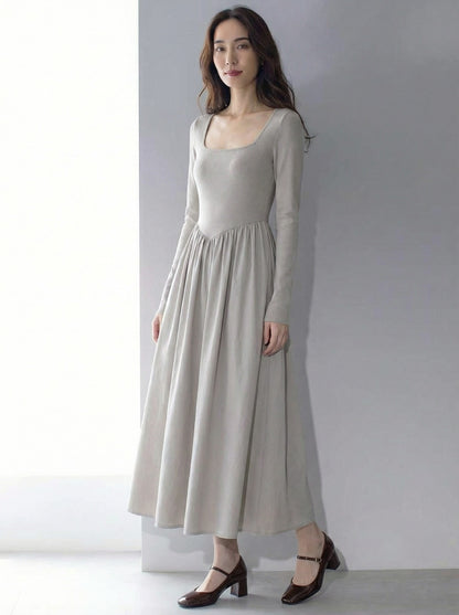 方領修身剪裁＋下擺大擺針織連身裙