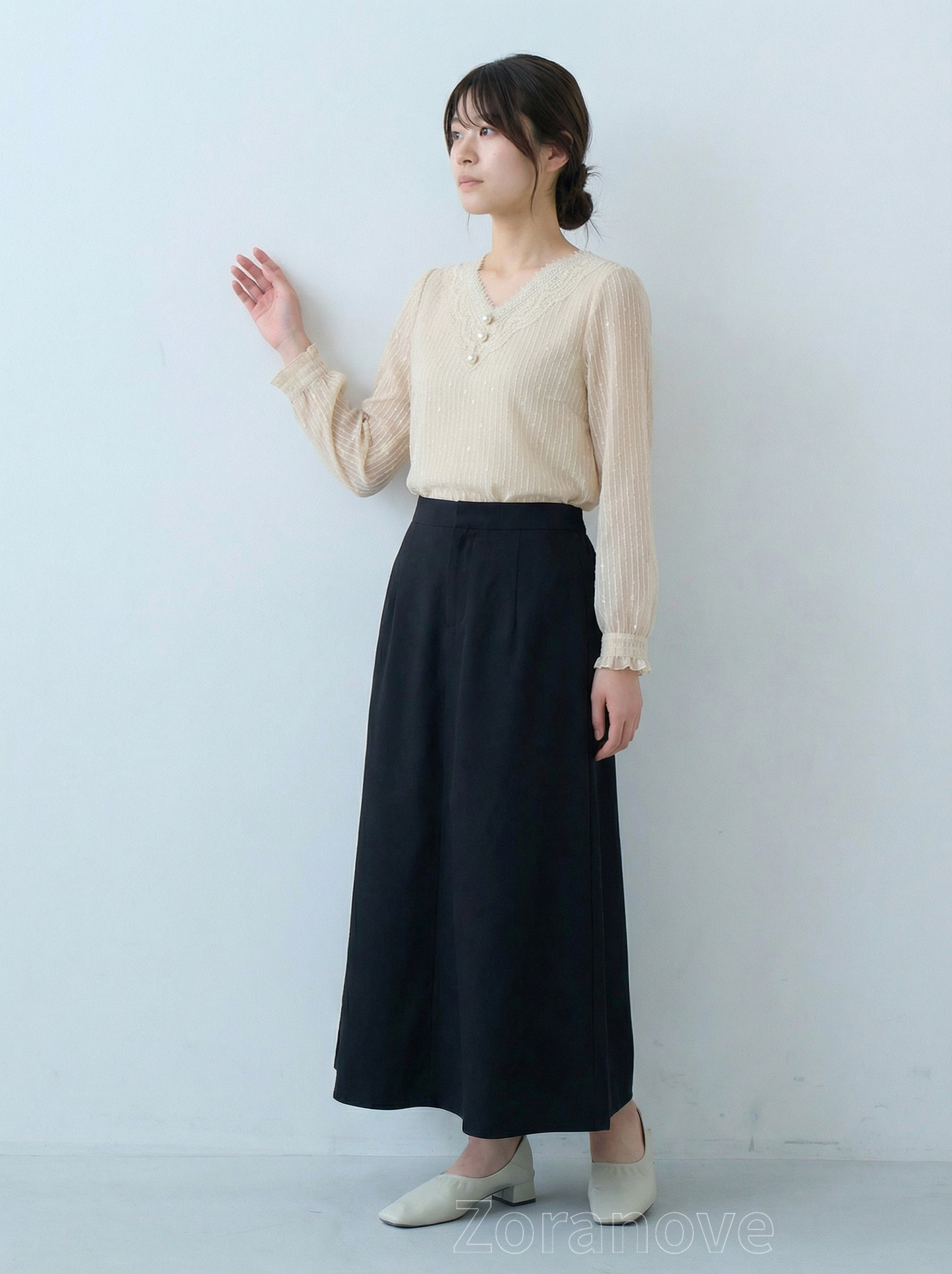 蕾絲V領珍珠鈕扣直條紋雪紡上衣