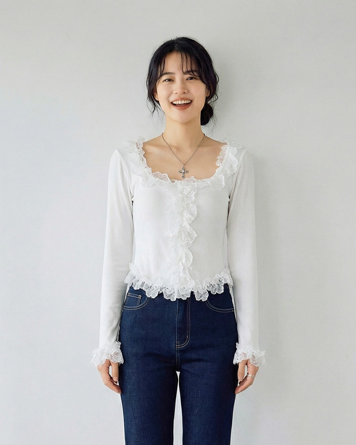 方領蕾絲滾邊修身內搭上衣