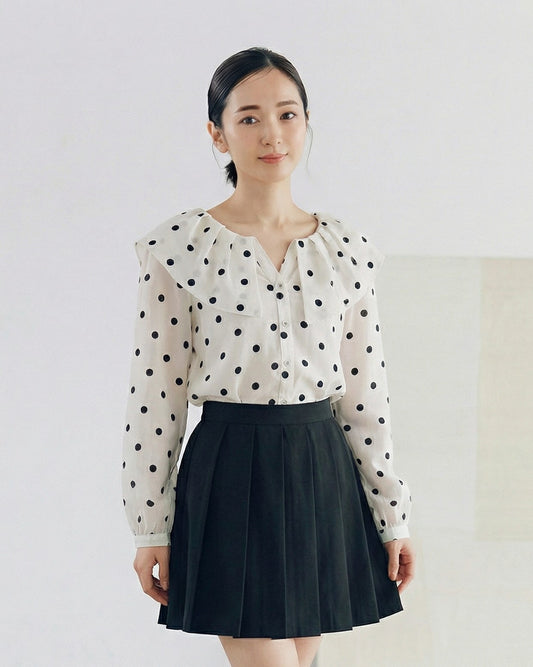 淺米色波點飄帶領泡泡袖襯衫