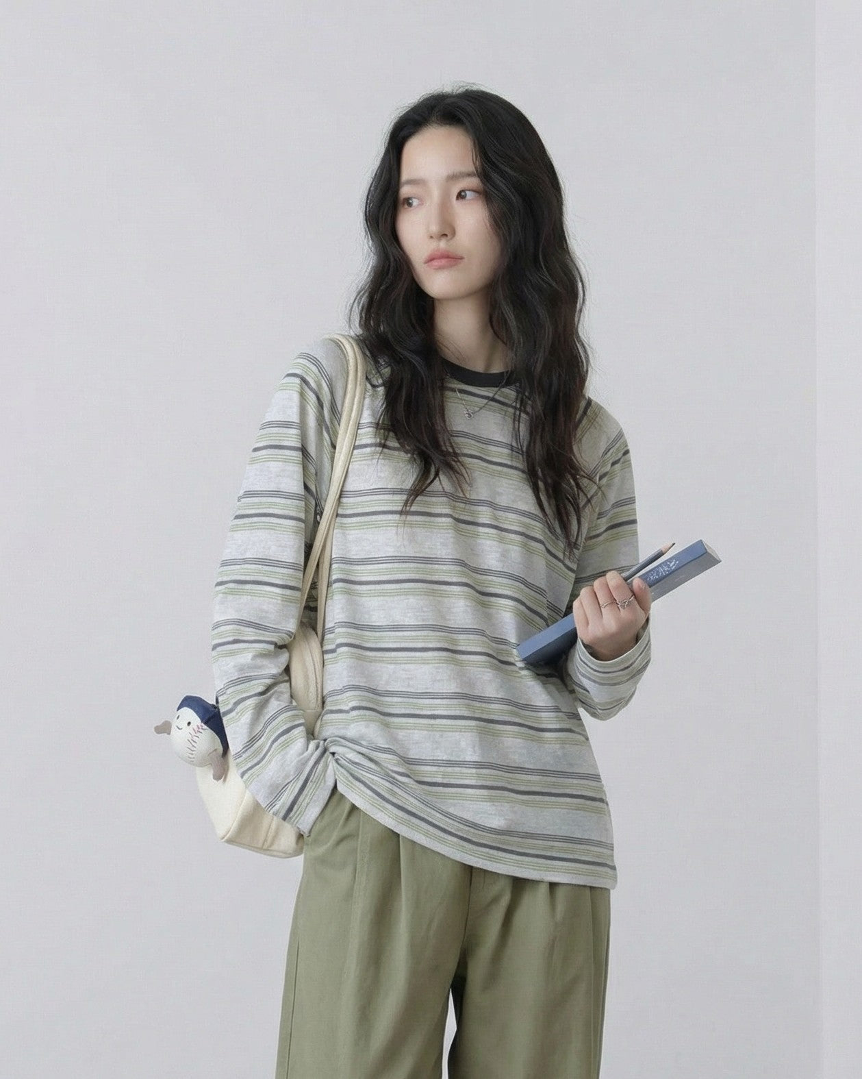 深綠色條紋寬鬆落肩長袖T恤